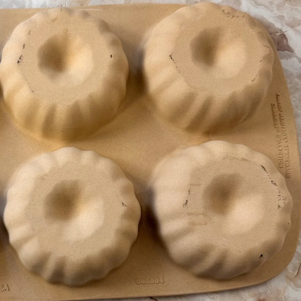 The Pampered Chef Mini Fluted Cake Pan Tan Stoneware Family Heritage USA Made